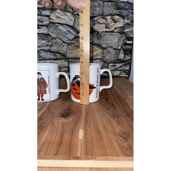 Traitor's Gate Thomas's Tower Ravens &  Tower Of  London VTG Kiln  Ceramic Mugs - Picture 6 of 8